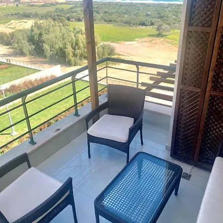 Relaxing Penthouse By The Sea شقة