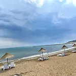 Penthouse Retreat By The Sea Vokolidha