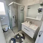 Penthouse Retreat By The Sea Lejlighed Vokolidha