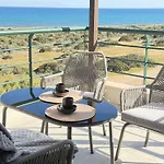Penthouse Retreat By The Sea Vokolidha