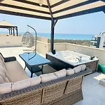 Penthouse Retreat By The Sea Vokolidha