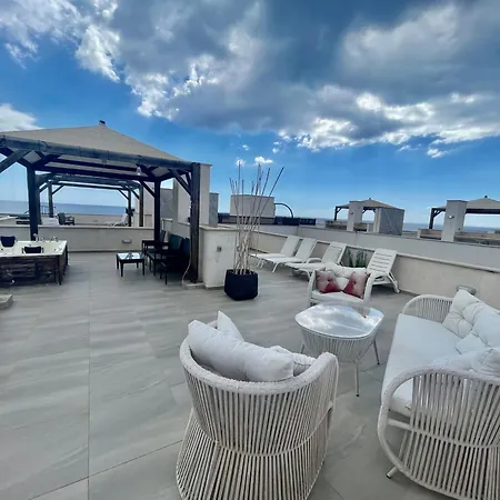 Relaxing Penthouse By The Sea Apartment *