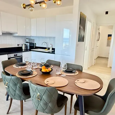 Apartmán Penthouse Retreat By The Sea