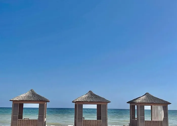 Relaxing Penthouse By The Sea Vokolidha